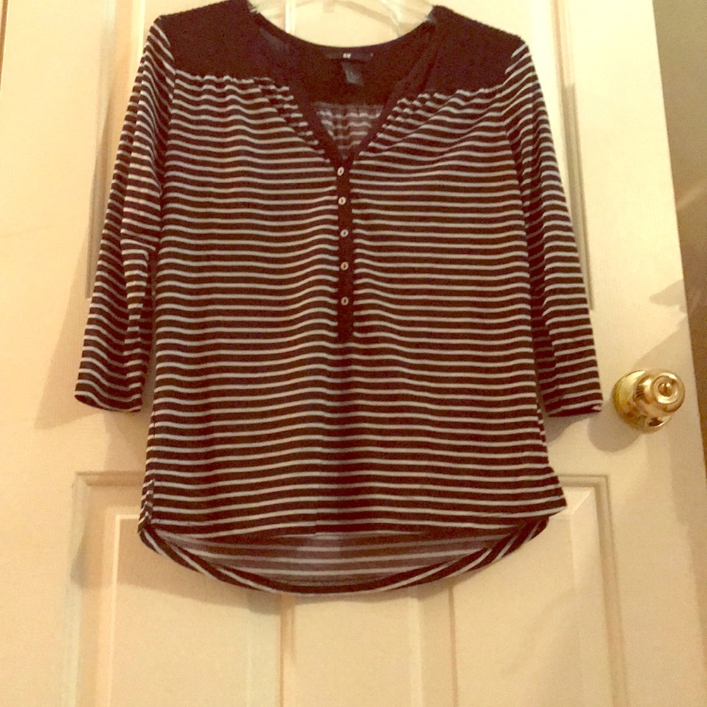 🌻 2/$16,3/$22 Striped H&M shirt